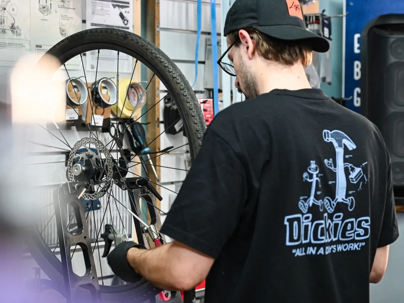 Laufradbau in der Werkstatt von Tri Shop Saar in Saarbrücken