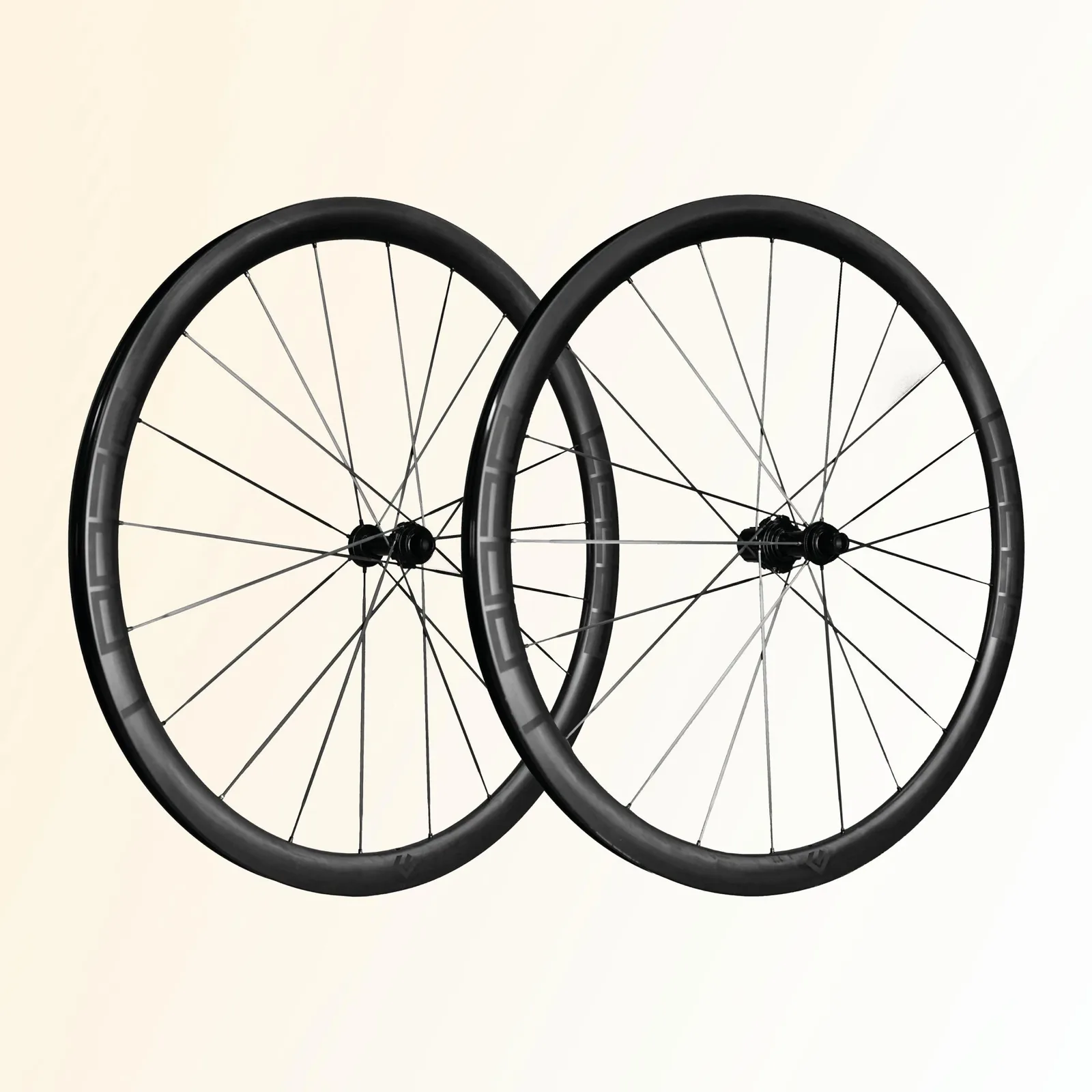 Leeze CC 35 Disc ULTRA Laufradsatz bei Tri Shop Saar in Saarbrücken