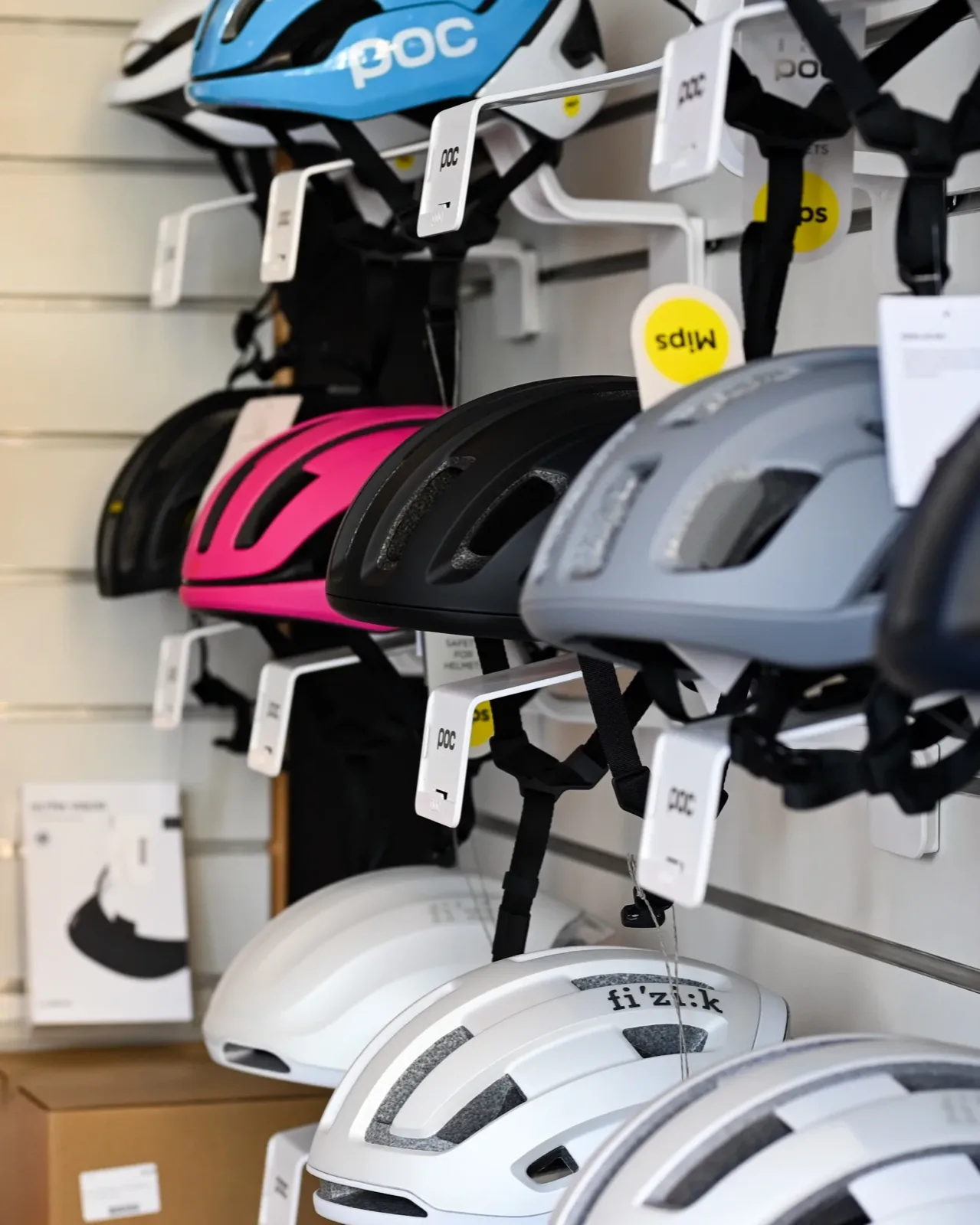 POC-Helmwand bei Tri Shop Saar in Saarbrücken